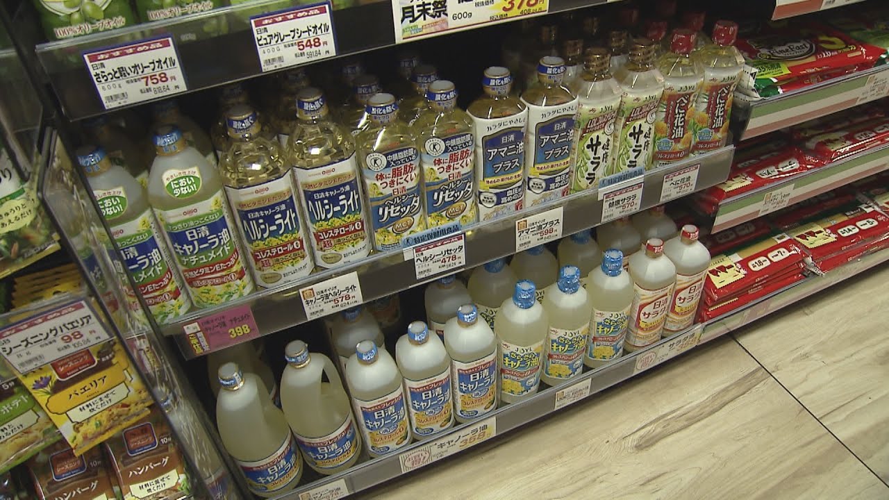 ７月１日から「値上げ」相次ぐ　スーパーでも値札の張替え作業　困窮者支援の食堂にも影響