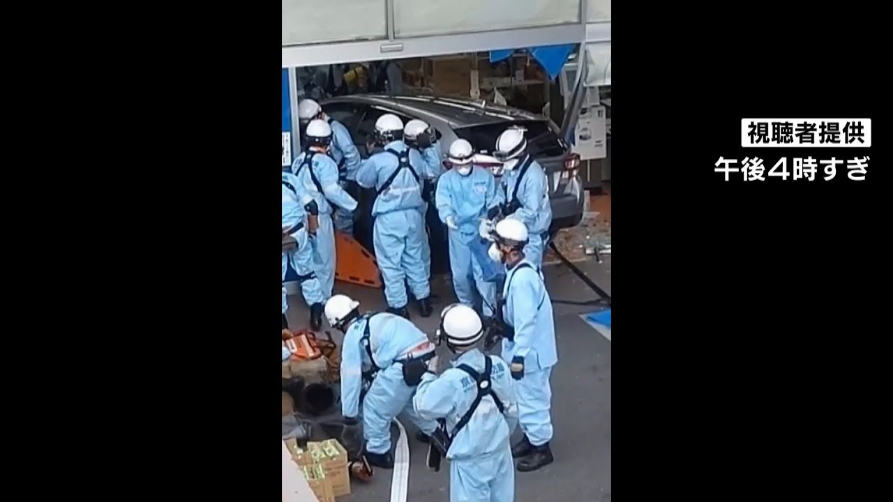 スーパーに車が突っ込む…運転の63歳男性と客2人けが　車は“別の車と接触後に前進”（2022年6月25日）