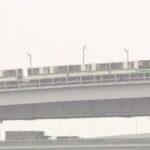 神戸市の六甲ライナーが橋の上で緊急停止　復旧のめど立たず　片側の線路を使って折り返し運転