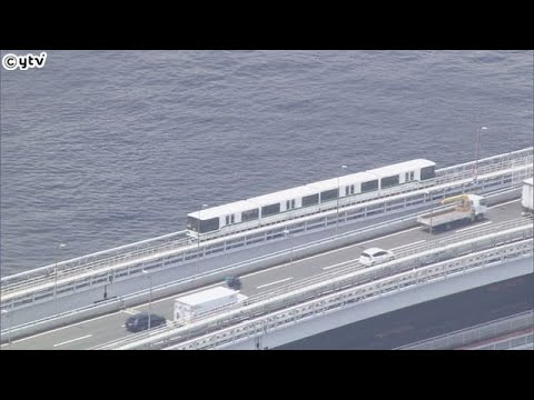 神戸市の六甲ライナー　故障車両をクレーンで吊り上げて撤去作業　６日始発から通常運転を再開