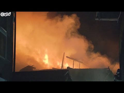 滋賀・守山市の住宅で火事　隣の家にも燃え移り２棟が全焼　けが人なし　警察が出火原因を調べる