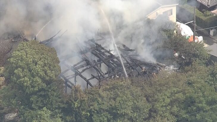 【速報】お盆の最中…寺で火事　現在も延焼中　消防車6台が出動し消火活動中　京都・八幡市　けが人の情報なし