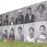 ２５００人が被写体になり壁一面に！パリなどで開催のアートイベントが関西に初上陸（2022年8月16日）