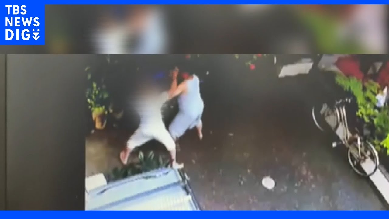 刃物で襲撃 近隣トラブルが原因か 犯行の一部始終が防犯カメラに 62歳の男が殺人未遂で逮捕|TBS NEWS DIG