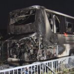「会社に恨みをもっていた」停車中の観光バスに放火か　バス会社の元運転手を逮捕