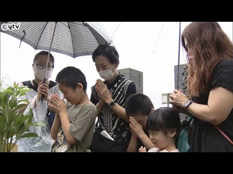 彼岸の中日　京都の大谷祖廟で大勢の家族連れが墓参り　雨の中、亡き人に思いを馳せる