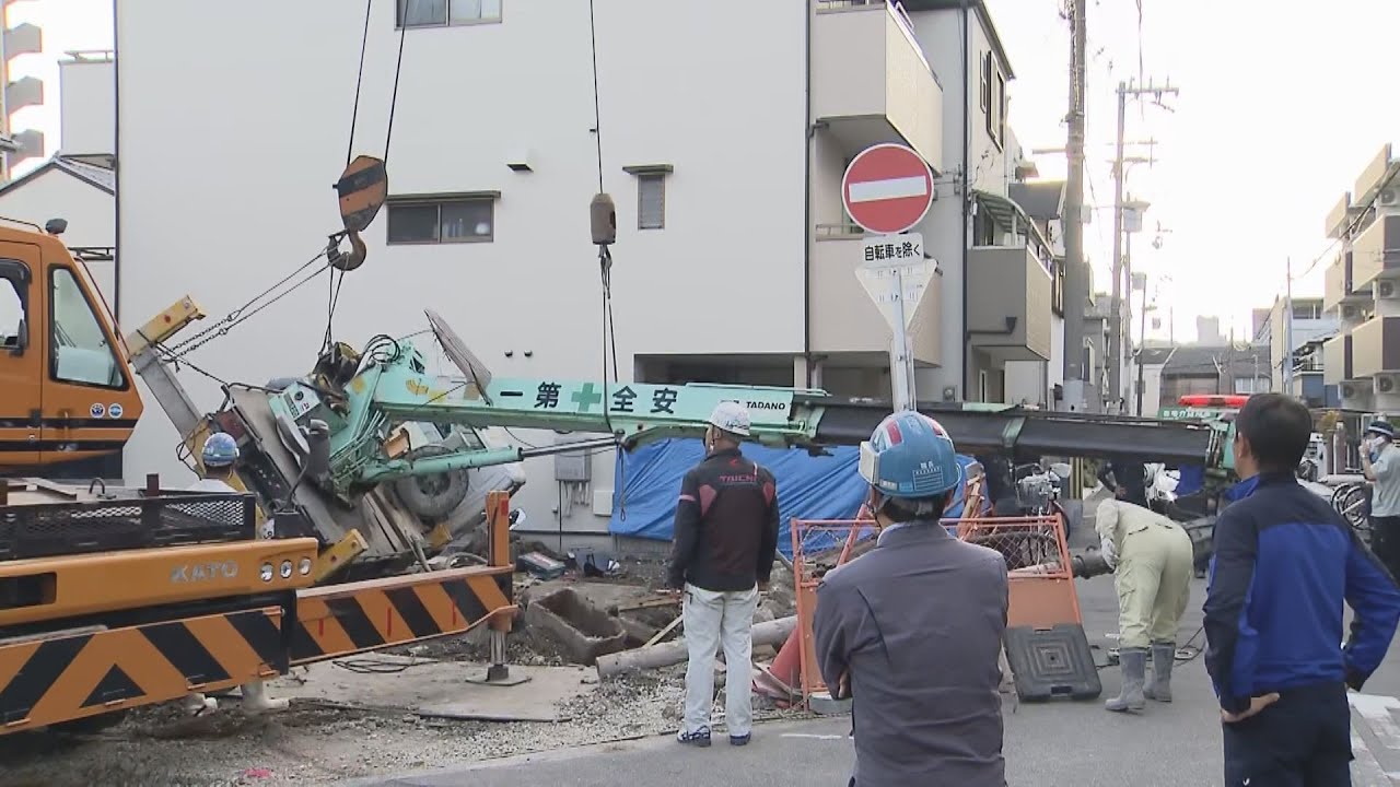 マンション建設現場で重機が横転 近くを歩いていた70代女性が頭を切るケガ 大阪・西淀川区
