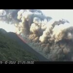 イタリア・ストロンボリ島の火山が噴火(2022年10月9日)