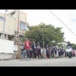 堺市で高校生と警察官が“ランニングパトロール”登校時間に小学校通学路を走る　秋の全国地域安全運動