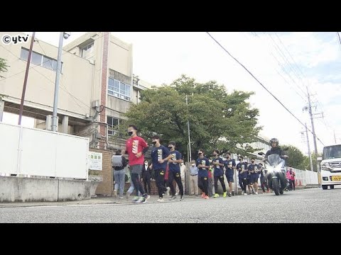 堺市で高校生と警察官が“ランニングパトロール”登校時間に小学校通学路を走る　秋の全国地域安全運動