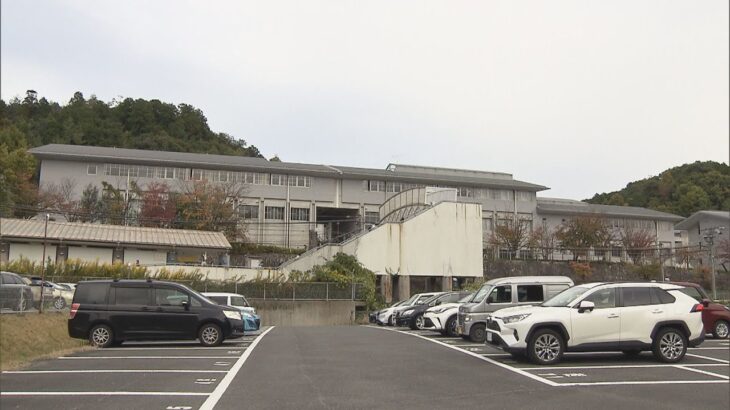 京都精華大学に脅迫状　３０日と３１日の学園祭を延期　「教員や学生に危害を加える」カミソリの刃も