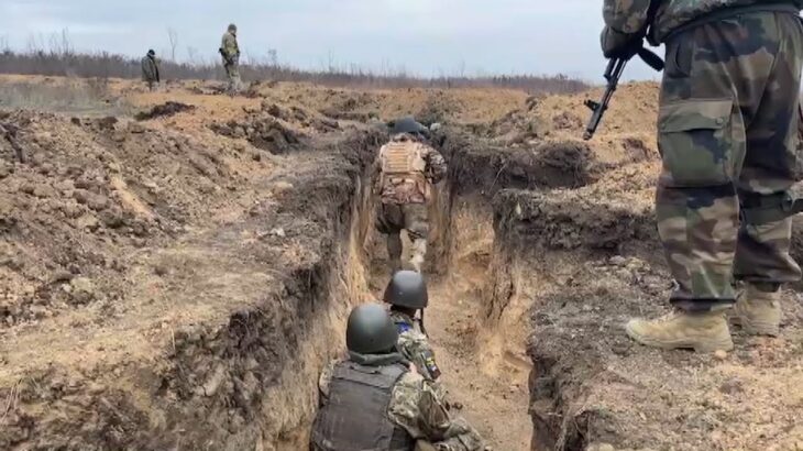 ウクライナの前線『訓練と交代しながら前線守る』塹壕やドローン使った訓練施設の様子（2022年11月11日）