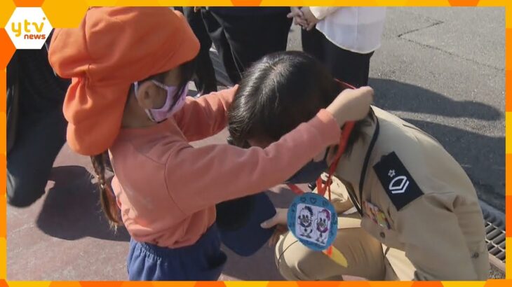 園児が自衛隊員に手作りメダルプレゼント「勤労感謝の日」に日ごろの感謝込め　京都・舞鶴市