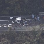 京奈和道でダンプカーと乗用車が正面衝突　乗用車を運転の女性が死亡、助手席の男性が意識不明の重体