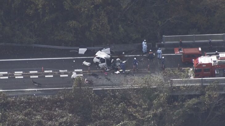京奈和道でダンプカーと乗用車が正面衝突　乗用車を運転の女性が死亡、助手席の男性が意識不明の重体