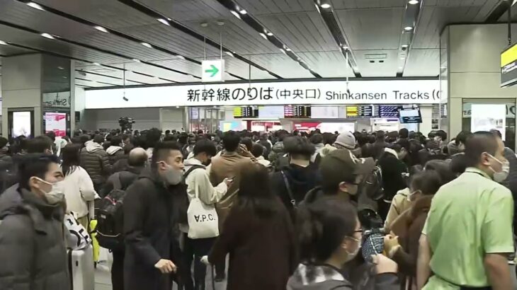 【速報】東海道新幹線が運転見合わせ　混雑する新大阪駅の様子　改札口付近で再開を待つ人たち