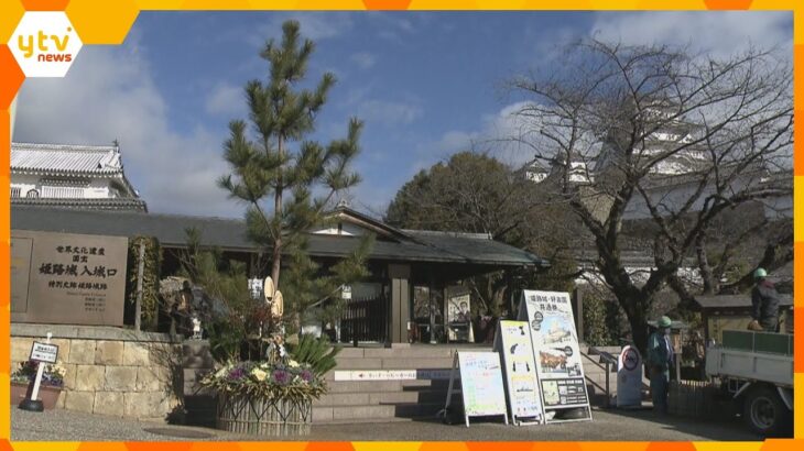 姫路城に高さ５ｍのジャンボ門松を飾り付け　恒例の迎春準備　来月１６日まで設置