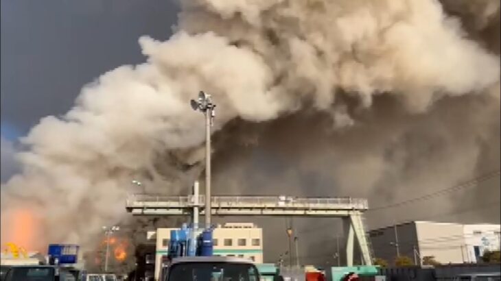 「リチウムイオン電池倉庫」で火事…従業員１人を救出　逃げ遅れたか　今も消火活動中（2023年1月25日）