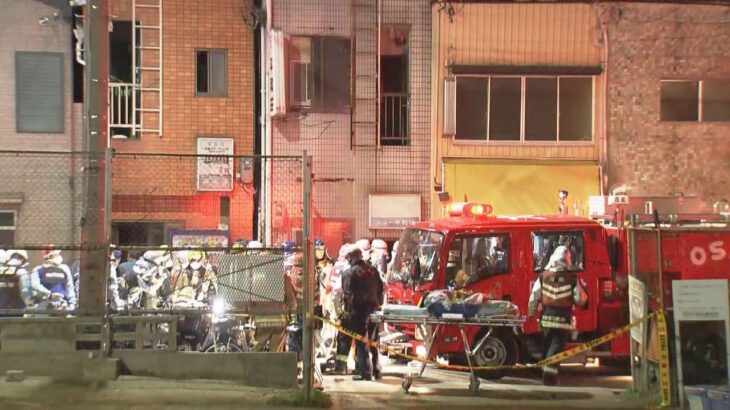 「爆発音が聞こえた」大阪市西成区の共同住宅とみられる建物で火災　男性４人が重軽傷