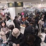 阪神梅田本店で「質流れ品大バザール」円安前に買い取りで割安　旅行バッグなどが人気（2023年3月1日）