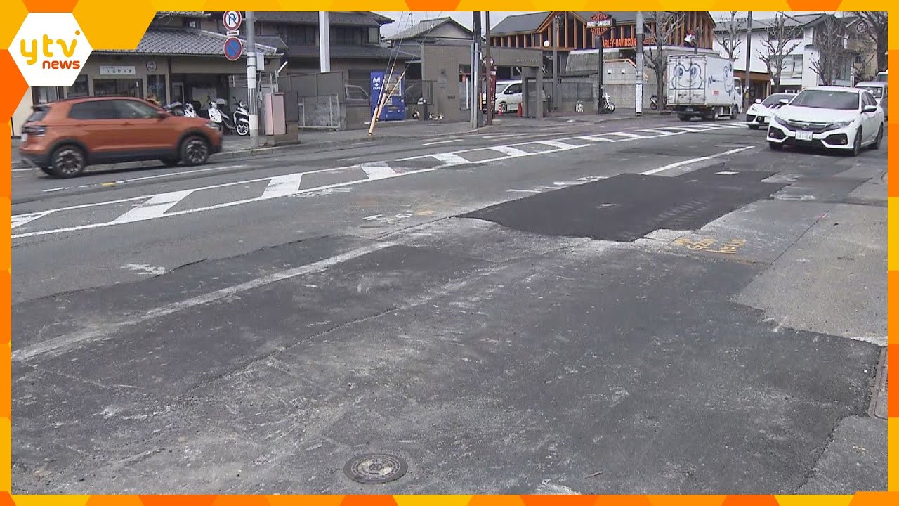 水道工事中の男性３人がひき逃げされる　２人重傷、１人軽傷　白っぽい車が北向きに走り去る　京都