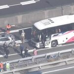 名神高速の多重事故でバス運転手逮捕　８０代男性に重傷負わせた疑い　ほか５人重軽傷（2023年3月11日）