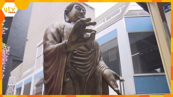 ぶら下がって仏像のオブジェの指を折り、そのまま逃走　防犯カメラに一部始終　大阪・北区の商店街