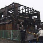 南海多奈川駅近くの住宅が全焼　２人死亡…住人の男性２人か　同居女性は２階から飛び降り無事／大阪