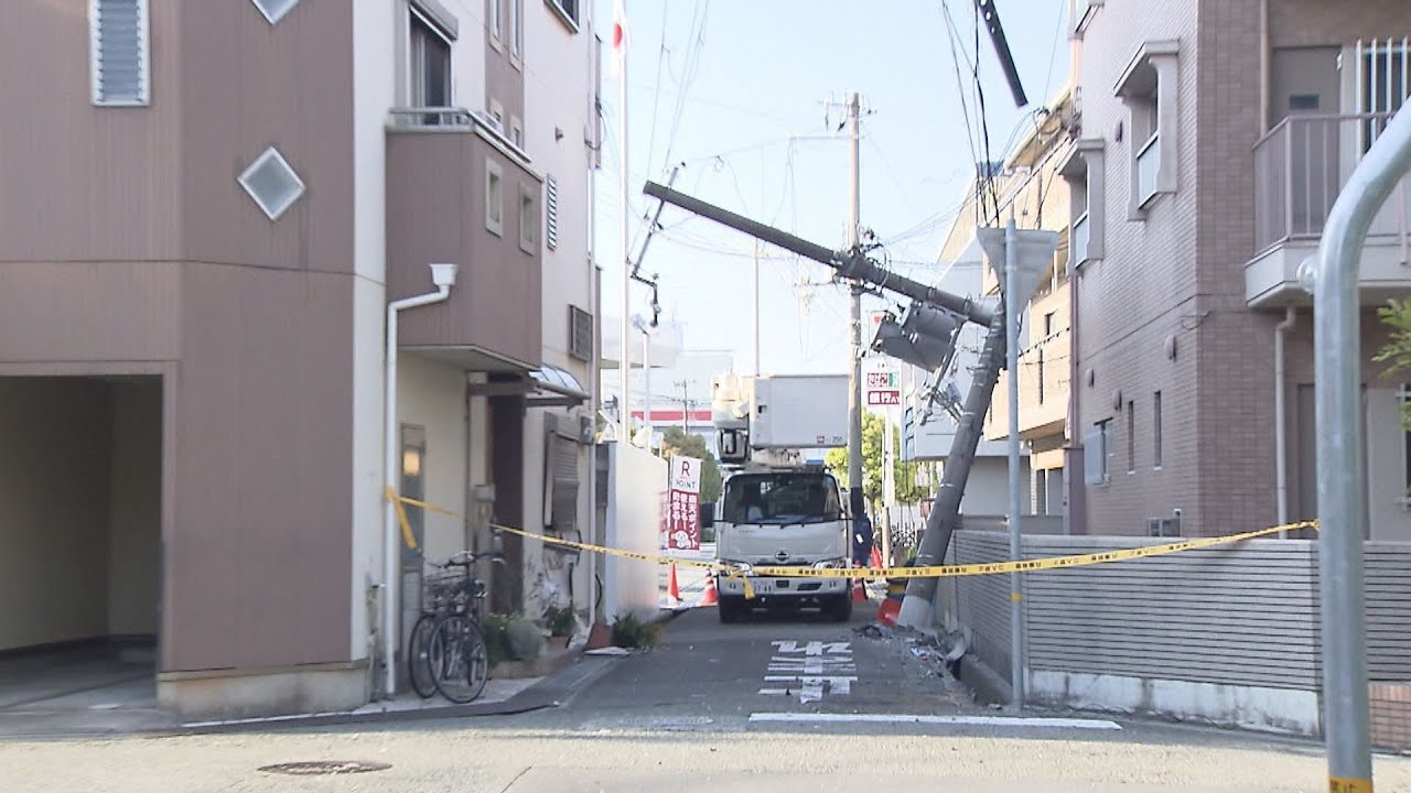 兵庫県尼崎市 警察の職務質問から逃走の車が電柱に突っ込む 周辺の住宅で停電も