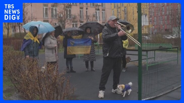 街角の小さな演奏会　引退したウクライナ人音楽家（80）の思い「戦争に勝つまで歌う」｜TBS NEWS DIG