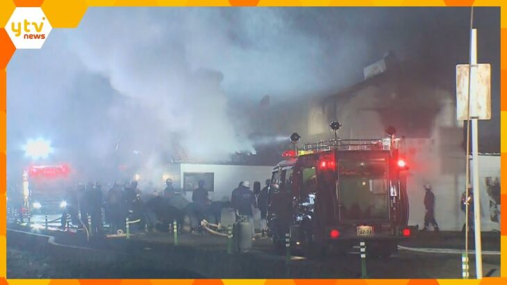 兵庫県太子町で火事、木造住宅が全焼　６４歳男性が顔などに火傷負い病院搬送