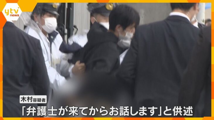 首相演説直前に爆発　演説を行う直前に背後に何かが投げ込まれ、首相の近くに落下　手には別の爆発物も