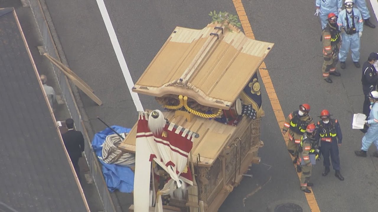 大阪・堺市で曳行中のだんじり横転　男性１１人負傷、うち３人重傷　カーブを曲がりバランス崩したか