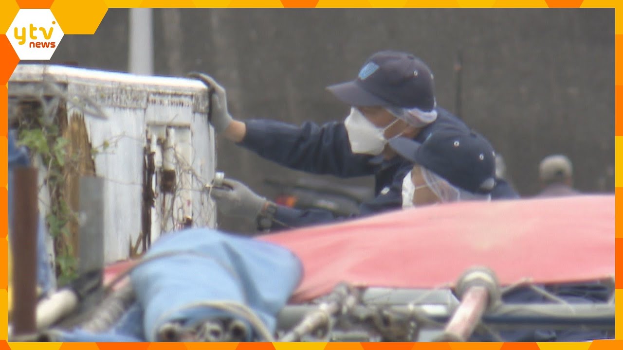 爆発物の蓋か、60m先コンテナ壁にめり込む “首相襲撃”事件 容疑者の祖父「皆さんにご迷惑を…」