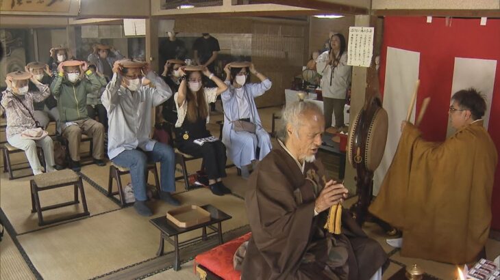「ぼけ封じの寺」として知られる滋賀県大津市の岩間寺で伝統行事「ほうろく灸（きゅう）」