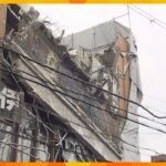 解体作業中のビルの壁が崩れ、骨組みとともに歩道に落下　ケガ人なし　車にもぶつかる　大阪・八尾市