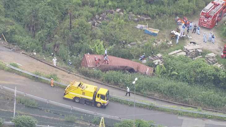 日奈良県天理市の名阪国道で大型トレーラーが転落運転していた歳の男性が死亡