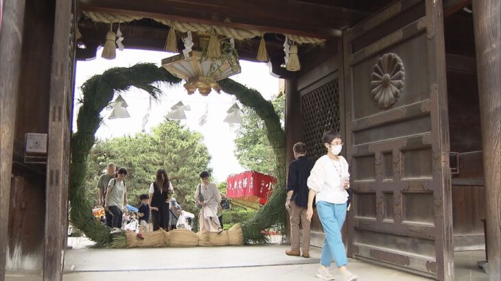 京都北野天満宮厄除けや無病息災を願う恒例の神事大茅の輪くぐり日