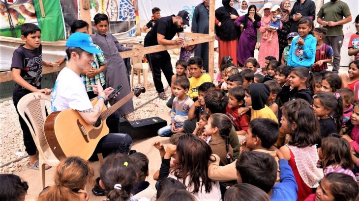 “サムライギタリスト” MIYAVIがシリア難民のもとへ 希望と絶望の避難所ずっと会いたかった少年の行方は (2023年6月25日)