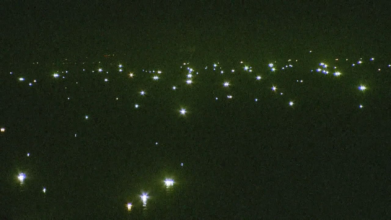 夏の日本海きらめく星のよう幻想的な漁火
