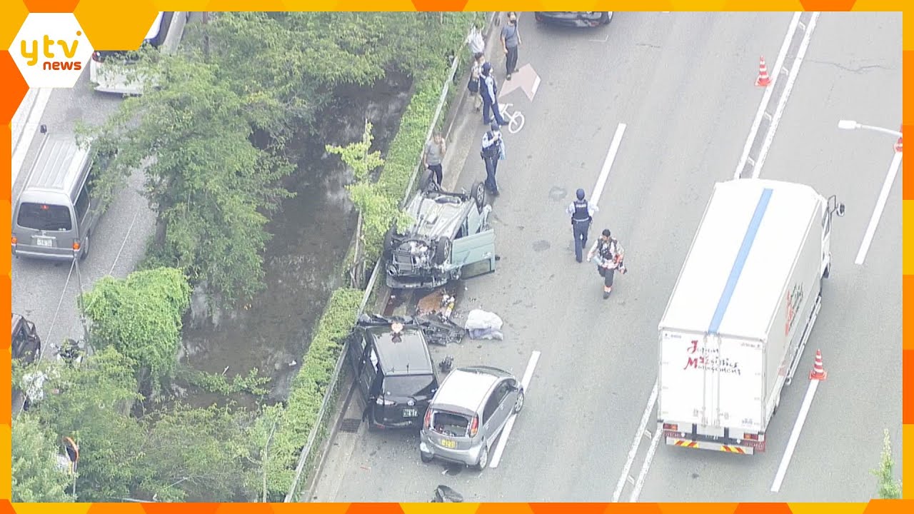 車６台が絡む多重事故で１人けが　接触事故を起こした車が逃走との情報も　京都・東山区