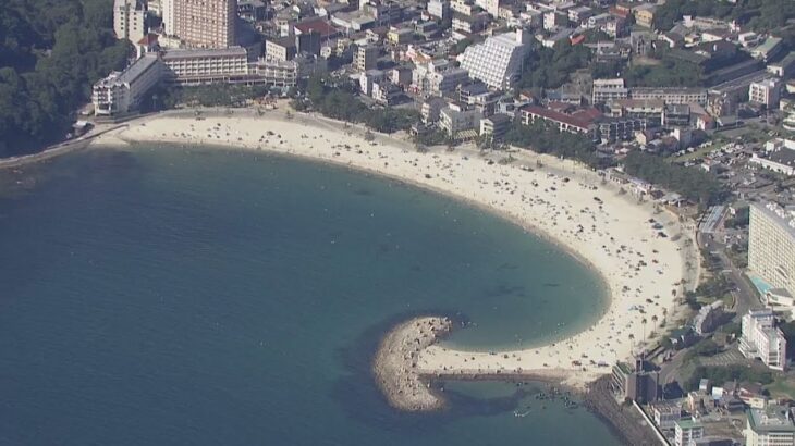 【空からリポ】３０００人が来場！にぎわう和歌山・白良浜海水浴場　白浜町では３０．６℃を記録