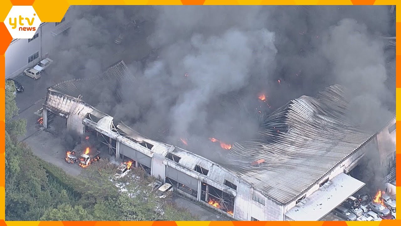 自動車解体工場で火事　従業員１人が顔を火傷し病院に搬送　鎮火のめど立たず　兵庫・三田市