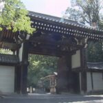 京都市東山区・泉涌寺にある国の重要文化財の「大門」に、油のような「染み」　警察が捜査