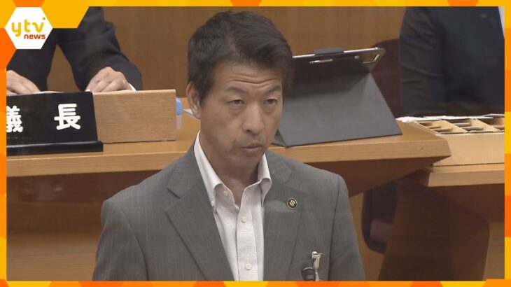 維新所属の大阪・枚方市長への問責決議案を可決　当選後に「祝勝会」の横断幕を掲げた会合に出席