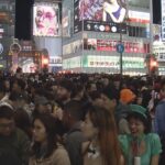 ハロウィーンの夜　大阪・ミナミは仮装姿の人で混雑　警察は約230人態勢で道頓堀周辺を警戒