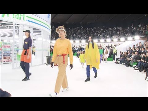 ファミリーマートがコンビニ業界初のファッションショー(2023年11月30日)