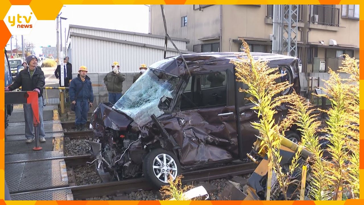 近鉄橿原線の踏切で電車と車が衝突　車運転の高齢男性死亡　乗客200人のうち2人が体調不良で病院へ