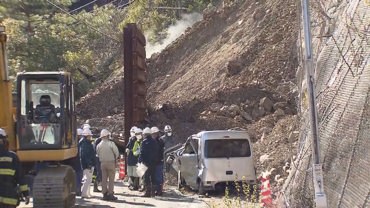 国道脇の斜面が約３０ｍ崩落　巻き込まれた男性を救助も他に複数台被害の可能性　奈良・下北山村_12/24