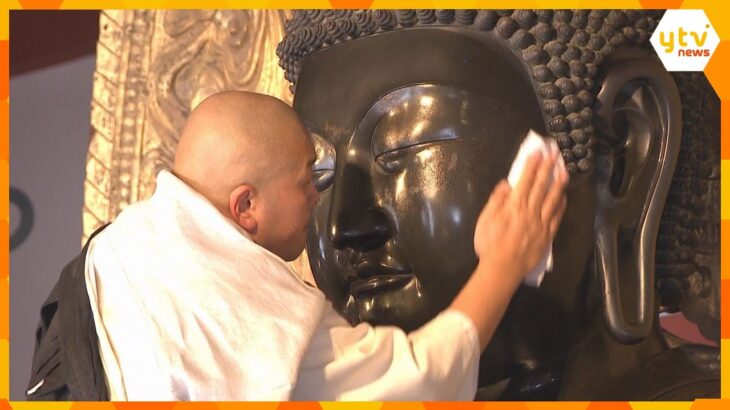 世界遺産・薬師寺で年末恒例の「お身ぬぐい」僧侶らが仏像のほこりや汚れをふき取り清め迎春準備が整う